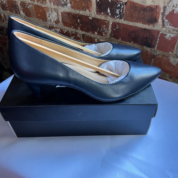 NWT Naturalizer Beverly, Inky Navy Lea, heel pump size 8-1/2 - Picture 2 of 10
